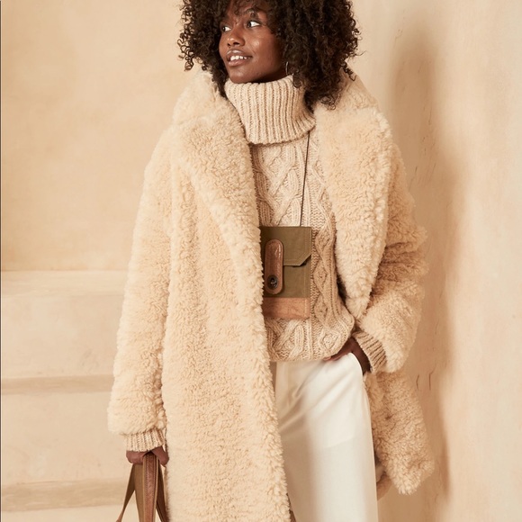 Banana Republic Jackets & Blazers - Banana Republic Beige Fluffy Coat